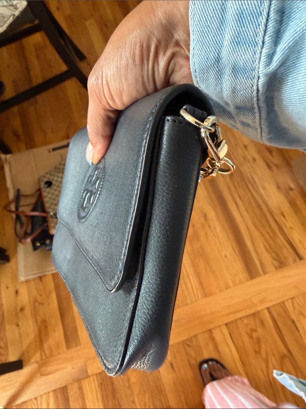 Tory Burch Black Pebbled Leather Crossbody with Logo Flap - Picture 6 of 7